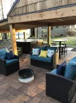 Hot tub-petfriendly-firepit-pool table-bar-3+acres