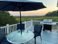 Charming Waterfront Cottage with Boat Ramp and boat docking - Pet Friendly - chambre d’hôtes
