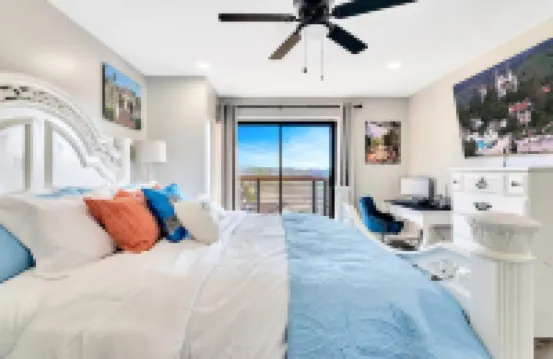 Fully Renovated with Views of the Mountains and Spa!