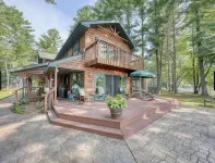 Lakefront 5 Bedroom Cabin on Mead Lake
