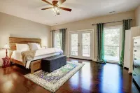 Family Focused Large Lakefront Home with Private Dock! Hotels in 