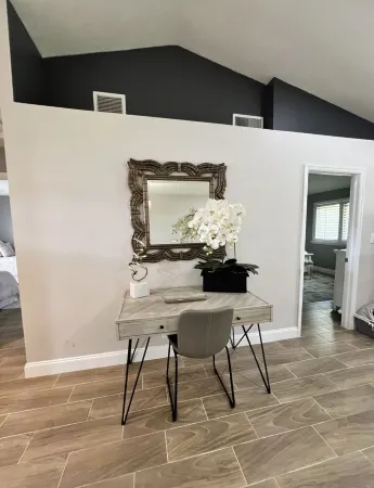 Beautiful Cottage located inside PGA National