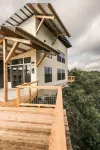 SKYHOUSE Guadalupe: Cliffside Pool Above the River