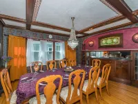 Leraan House. Historic Home in Duluth/Superior Hotels in Superior