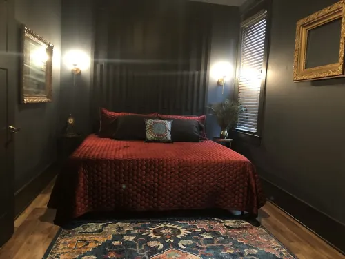 Lincoln’s Loft Moody’s Suite Downtown Lincoln, IL