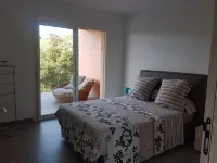 2 bedroom apartment 200 meters from the WIFI beach, balconies, terraces, Hotels in Olmeto