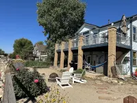 Lakefront, Beach, SUP, Hot Tub, Gated, Fire Pit Hotels near Rock AG Church