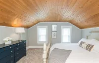 5-Star Reviews, Remodeled & Centrally Located! One Of The Best Properties In GH!