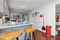 ⭐️ Luxe Paradise ⭐️  3 King Beds ✅  Fast Wifi ✅  Free Parking Hotels in Raymore