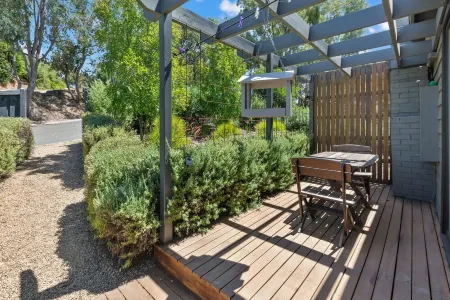 Luxury Lake House on Lake Eildon and only 35km from Mt Buller for skiers.