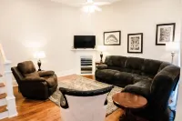 NEAR THE FRENCH QUARTER, SAFEST NEIGHBORHOOD Sleeps 8-16