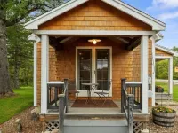 Cozy 4 season waterfront cottage in the white mountains on the bearcamp river! Hotels in Ossipee