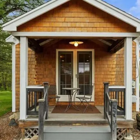 Cozy 4 season waterfront cottage in the white mountains on the bearcamp river!