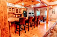 Newly Renovated White River Retreat, Breathtaking Views of the River, Sleeps 18