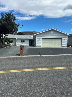 GOLF COURSE GETAWAY! Lewis-Clark Center for Arts & History附近的飯店