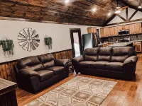 The Rustic Gem!! 3 Bedroom/2 Bath House - Wifi