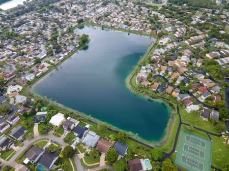 Beautiful Miami Family Lake House OR in Tranquil Community 3 Beds/2Bath 6 Guests