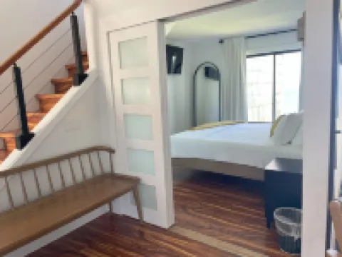 NEW:  Oceanfront, Newly Remodeled 2 bedroom condo,  WiFi, AC