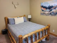 Spacious Wooded Getaway Cabin near McCall