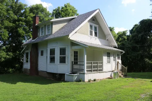 Whole House, 5 minutes by car to OU, 2 Bedroom, 1.5 bath, Smart TV, FREE Wi-Fi Hotels in Athens Township