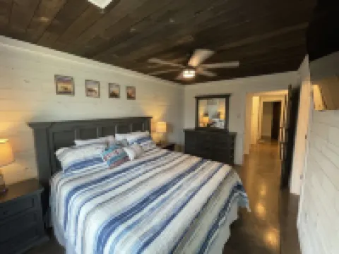 4 Bedroom 3 Bath Lakefront Home with Private Dock, Secluded, Lewis Smith Lake