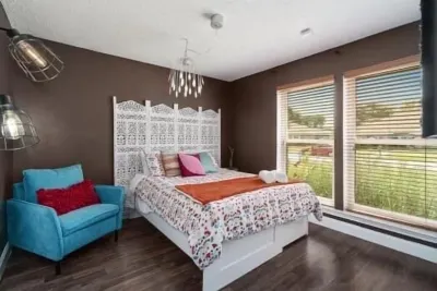 Paradise in Plano-4 bedroom home with pool, spa and jacuzzi suite. Hotels near QuikTrip