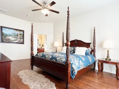 Spacious 5 bedroom w/ Game Room and Covered Patio