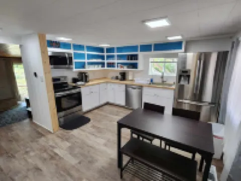 Quiet Private Cottage near ZION - Pet-Friendly ~ Tesla/ EV Charger