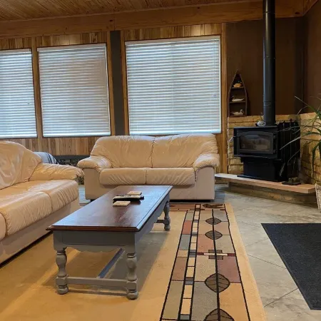 Lake & mountain views! Covered Boat Port w/Power, Pets Welcome