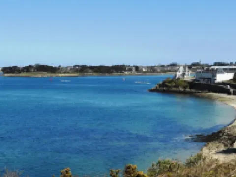 La Maison de l'Aber, at the edge of Aber Wrach, sea view Hoteles en Landéda