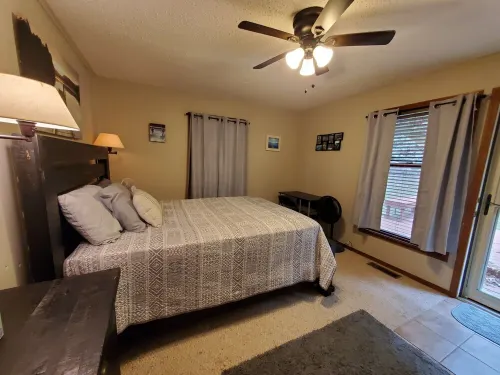 Sunrise Bliss- Lakefront; Minutes to DAM Site Park and Indian Creek Park