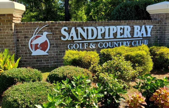Salty Livin & Golf Retreat. Your Relaxing, Stress Free Vacation Awaits You!!