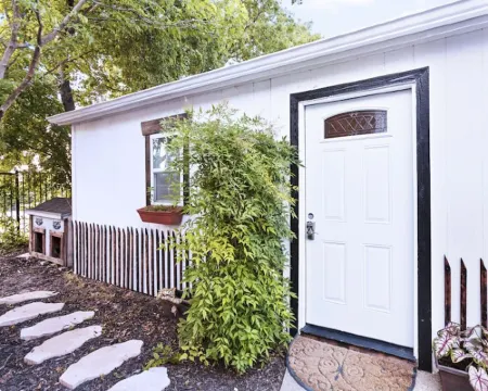 Tiny house at Gold Farm Hotels in Fairview