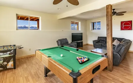 Mountain House Sleeps 18, Mins to Ski, Hike, Golf, Fish; Generator;  Fenced Yard