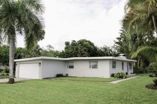 THE TERRACOTTA, Heated Pool! Close to 5th Ave and Beaches