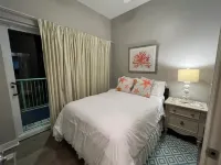 3Br Beach Condo Walk to Shops & Restaurants