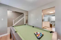 Beautiful 2 bedroom home located by Airport