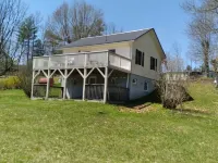 Nicely located, Cozy, PET Friendly cottage in beautiful Lake Toxaway, NC Hotels in Hogback