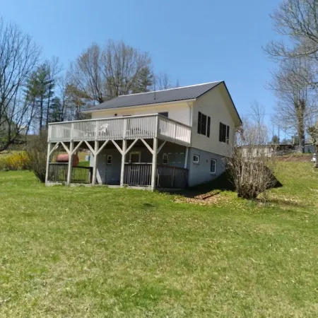 Nicely located, Cozy, PET Friendly cottage in beautiful Lake Toxaway, NC Отели в г. Хогбек