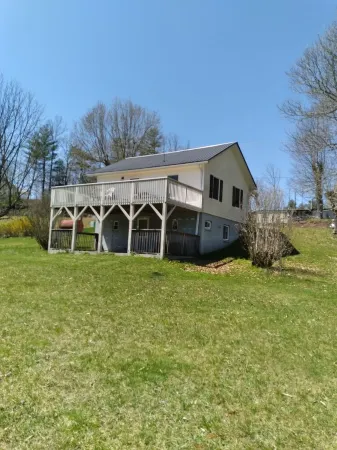 Nicely located, Cozy, PET Friendly cottage in beautiful Lake Toxaway, NC Отели в г. Хогбек