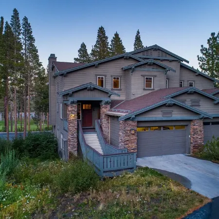 XXL 5 Star Luxury Home,  "The Lodge", Private Spa, Pool Table and Gorgeous Views
