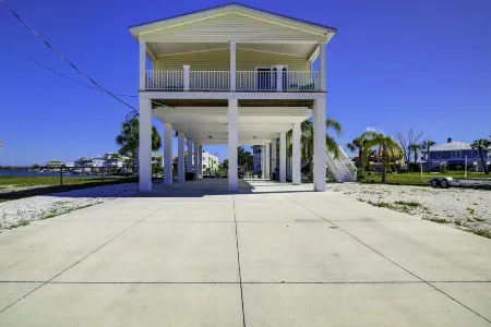 Gulf Sunset View on Deep Water Canal minutes from Weeki Wachee Springs