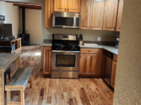 Escape to Nature: Charming 3-Bedroom Cabin near Trinity Lake Hotels in Trinity County