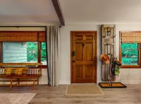 Designer Cabin in Highlands, NC – Luxe Outdoor Living - Pet-Friendly Retreat