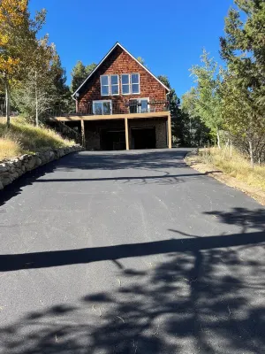 3 BR +Loft + 2 Bathroom Mtn Cabin w/ Hot Tub - New Deck and Paved Driveway!