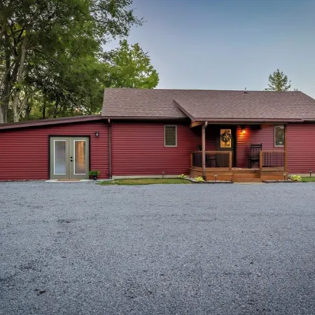 5 acre Paradise-Shawnee Wine Trail, Pool, Pond, Firepit, Pet Friendly