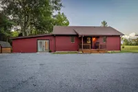 5 acre Paradise-Shawnee Wine Trail, Pool, Pond, Firepit, Pet Friendly - 홈스테이