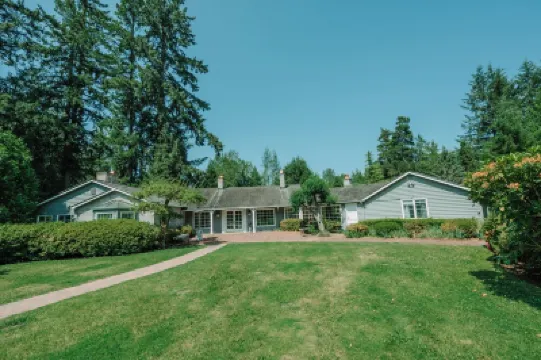 The Woodinville Wonderland Luxury Vacation Home and Event Venue Hotel a 