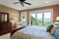 ♡ Your Happy Place Overlooking Center Hill Lake ♡