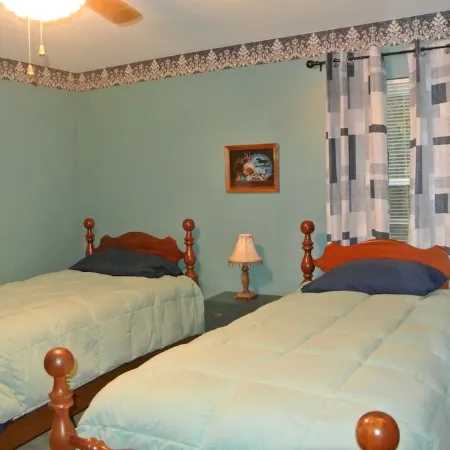 Pet Friendly - 6 mi from National Park, Blossom Music